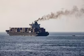 Tàu chở hàng M/V Touska treo cờ Iran. (Ảnh: CENTCOM/Reuters)