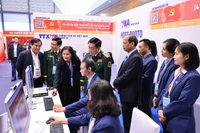 Đại tướng Nguyễn Trọng Nghĩa thăm khu vực tác nghiệp TTXVN