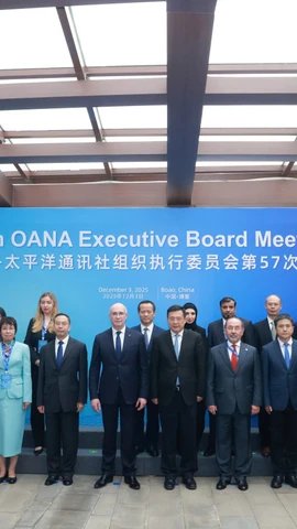 Các đại biểu tham dự Hội nghị Ban chấp hành OANA chụp ảnh lưu niệm tại sự kiện. (Ảnh: Xinhua)