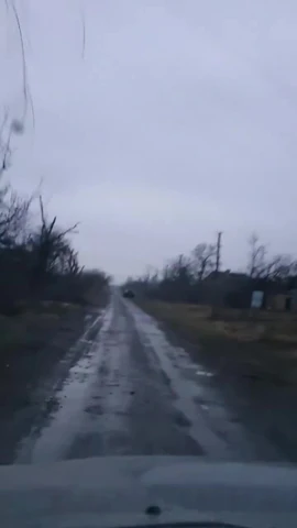 Khoảnh khắc xe trinh sát Ukraine vãi mưa đạn lửa vào vị trí quân Nga