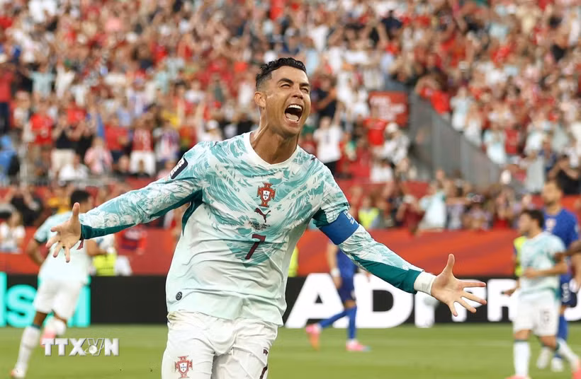Ronaldo ăn mừng sau khi ghi bàn. (Ảnh: AFP/TTXVN)