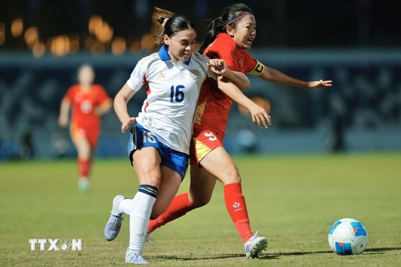 Tuyển nữ Việt Nam thua Philippines ở phút bù giờ. (Ảnh: Minh Quyết/TTXVN)