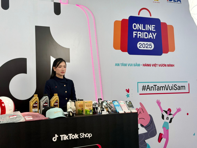 Không gian trải nghiệm thương mại điện tử cùng chương trình Mega Livestream khuyến mãi lớn. (Ảnh: PV/Vietnam+)