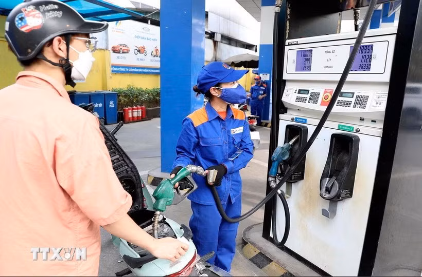 CPI trong tháng Ba tăng cao chủ yếu do giá nhiên liệu biến động, cộng hưởng với việc tăng giá vật liệu xây dựng do chi phí nguyên liệu đầu vào và vận tải gia tăng. (Ảnh: TTXVN)