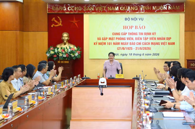 Bộ Nội vụ tổ chức họp báo cung cấp thông tin định kỳ. Thông tin về kết quả công tác quý 2/2026 và nhiệm vụ trọng tâm quý 3/2026. (Ảnh: PV/Vietnam+)