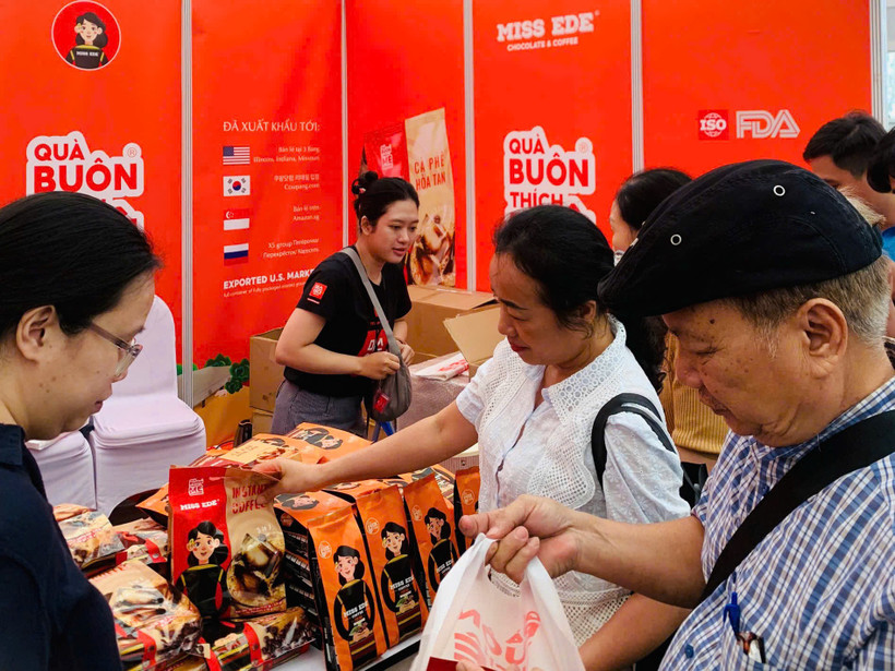 MISS EDE dự kiến phục vụ miễn phí 2.000 ly sô cô la nóng và cà phê đặc sản Đắk Lắk mỗi ngày tại Hội chợ Mùa Xuân. (Ảnh: BCT/Vietnam+)