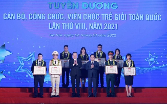 Tuyên dương các cán bộ, công chức, viên chức trẻ giỏi toàn quốc năm 2021. (Ảnh minh họa: Văn Điệp/TTXVN)