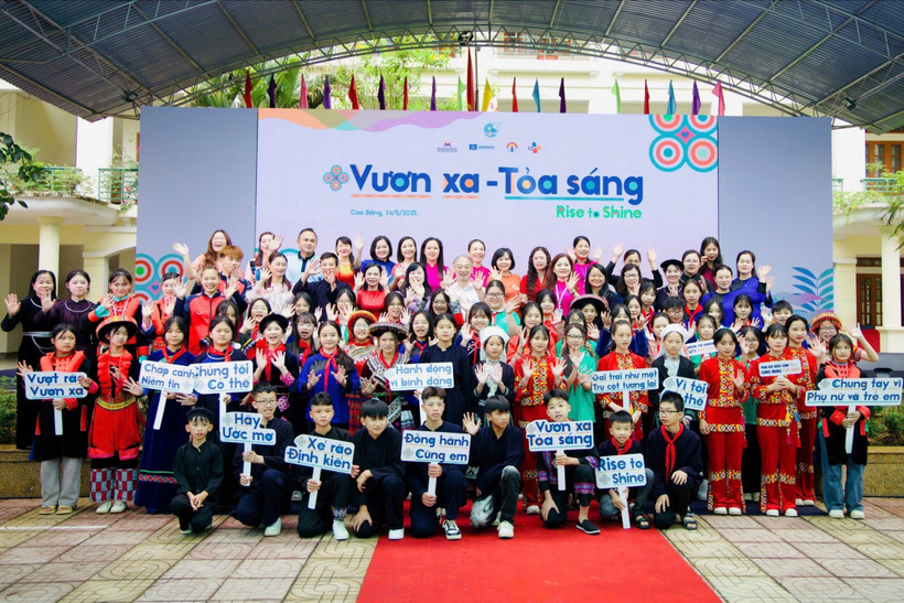 Gần 1.000 học sinh và giáo viên đã tham gia sự kiện “Vươn xa - Tỏa sáng”. (Ảnh: CTV/Vietnam+)