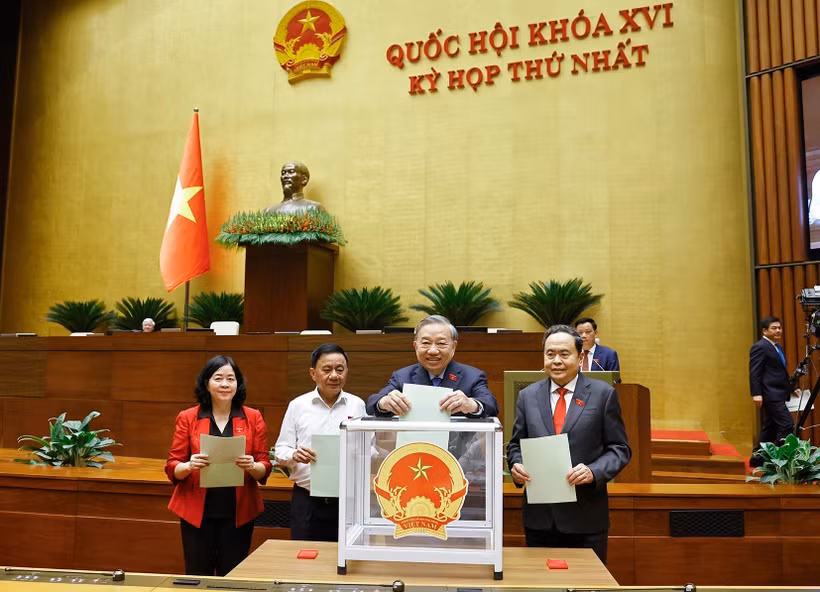 Tổng Bí thư Tô Lâm và đại biểu Quốc hội bỏ phiếu. (Ảnh: Doãn Tấn/TTXVN)