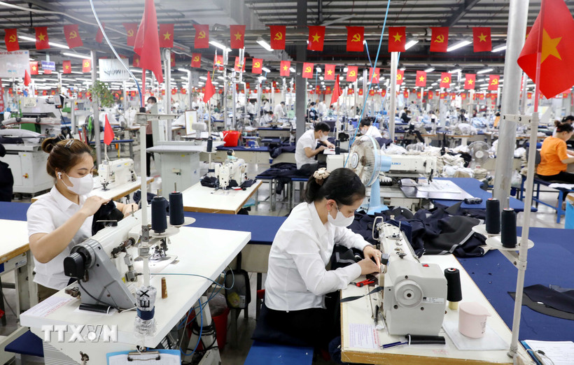 Không khí sản xuất ngày đầu năm tại Xí nghiệp Veston Hưng Hà thuộc Tổng Công ty May 10 (xã Hưng Hà, tỉnh Hưng Yên). (Ảnh: Thế Duyệt/TTXVN)