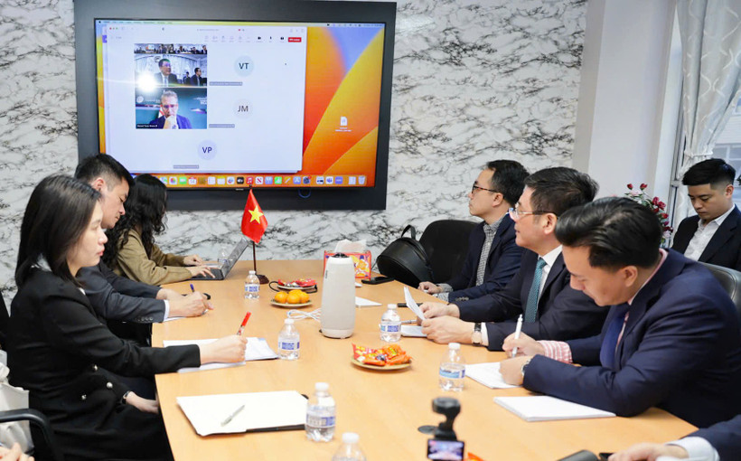 Bộ trưởng Bộ Công Thương Việt Nam Nguyễn Hồng Diên điện đàm với Bộ trưởng Bộ Ngoại thương Costa Rica Manuel Tovar Rivera. (Ảnh: BCT/Vietnam+)