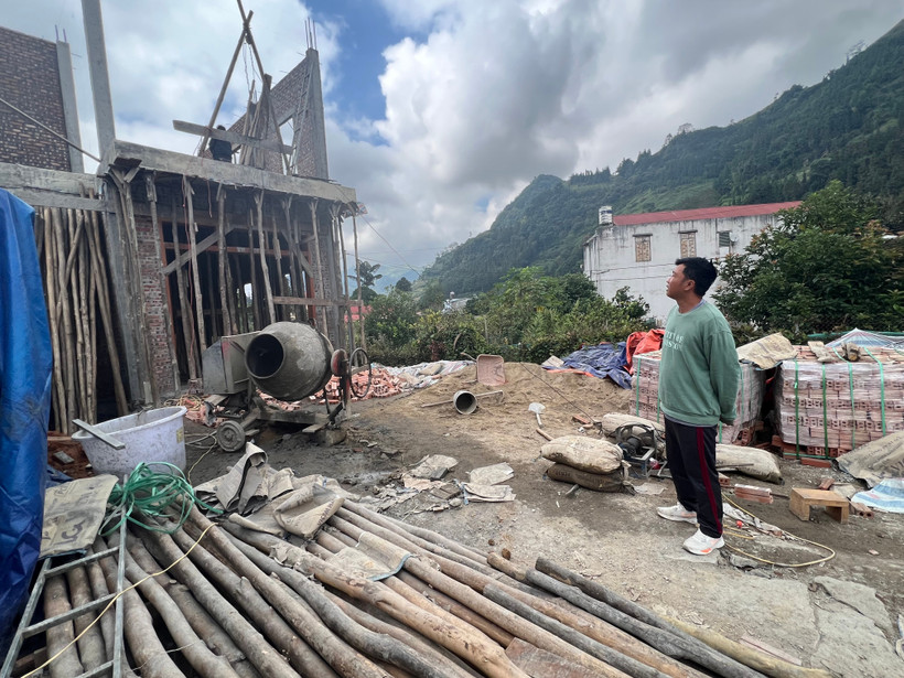 Lao động tại Lào Cai trở về sau khi đi làm ở Hàn Quốc không chỉ thoát nghèo mà còn có tiền để xây nhà mới, phát triển kinh tế. (Ảnh: PV/Vietnam+)