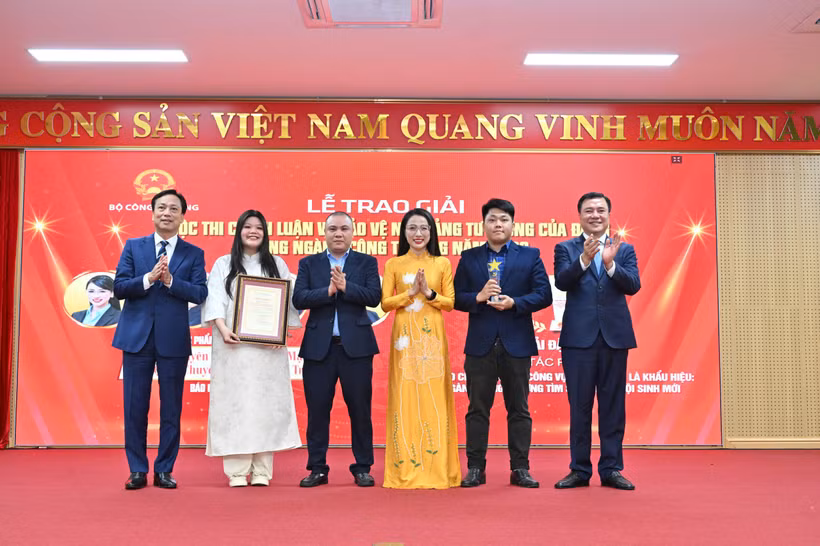 Giải Đặc biệt của Cuộc thi chính luận về bảo vệ nền tảng tư tưởng của Đảng trong ngành Công Thương năm 2026 thuộc về tác phẩm “Văn hóa công vụ không phải là khẩu hiệu: Ngành Công Thương tìm sức mạnh nội sinh mới” của nhóm tác giả Báo Công Thương. (Ảnh: BCT/Vietnam+)