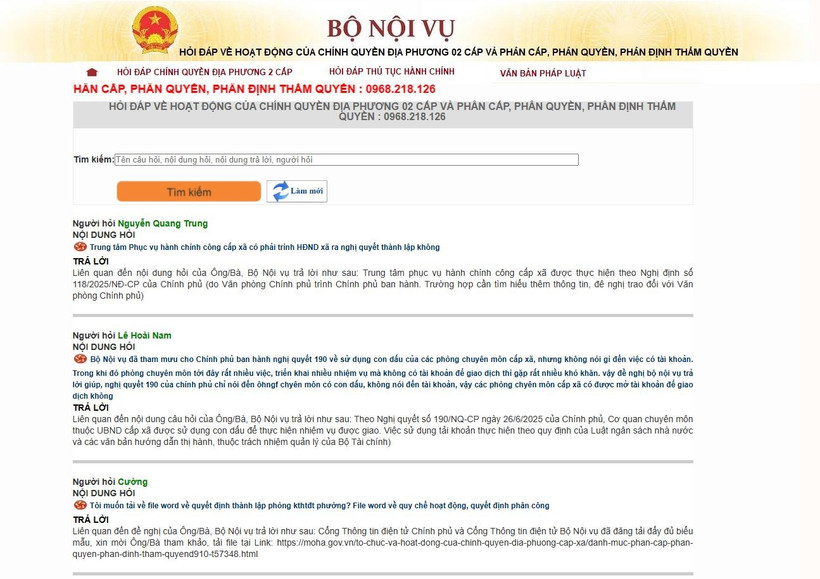 Bộ Nội vụ ra mắt chuyên mục và số điện thoại “Hỏi đáp về hoạt động của chính quyền địa phương hai cấp và phân cấp, phân quyền, phân định thẩm quyền”. (Ảnh: PV/Vietnam+).
