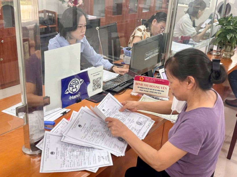 Bộ Nội vụ đề nghị quan tâm giữ chân những cán bộ, công chức, viên chức còn từ 10 năm trở lên đến tuổi nghỉ hưu có năng lực công tác, có nhiều thành tích, cống hiến. (Ảnh: PV/Vietnam+)