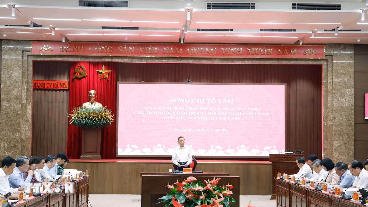 Tổng Bí thư, Chủ tịch nước Tô Lâm chủ trì cuộc làm việc với Thành uỷ Hà Nội.(Ảnh: Thống Nhất/TTXVN)