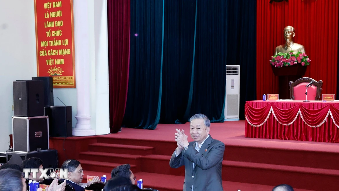 Tổng Bí thư Tô Lâm tại cuộc tiếp xúc cử tri 3 xã Kiến Xương, Lê Lợi, và Quang Lịch của tỉnh Hưng Yên. (Ảnh: Thống Nhất/TTXVN)