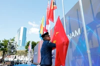 Lễ thượng cờ Đoàn thể thao Việt Nam tại SEA Games 33. (Ảnh: Minh Quyết/TTXVN)