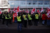 Người lao động tham gia cuộc đình công do công đoàn Verdi của Đức phát động, yêu cầu tăng lương trong khu vực công ở Munich, Đức, ngày 2/3/2023. (Nguồn: Reuters)