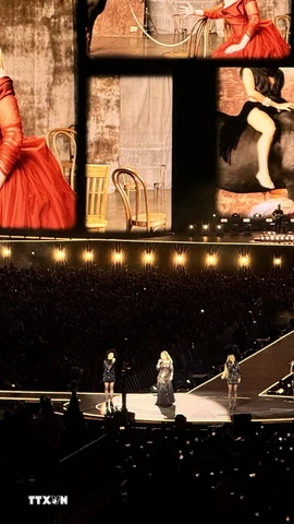 Live show "Adele in Munich" được tổ chức tại thành phố Munich (München) của Đức. (Ảnh: Thu Hằng/TTXVN)