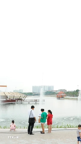 Hồ điều hòa Ngọc Thụy, Gia Lâm. (Ảnh: Mạnh Khánh/TTXVN)