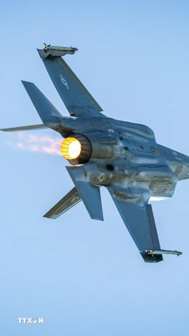 Máy bay chiến đấu tàng hình F-35 do Hãng Lockheed Martin của Mỹ sản xuất. (Ảnh: PAP/TTXVN)