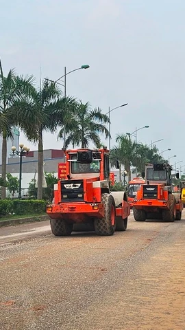 Nhà thầu thi công nền đường một dự án quốc lộ. (Ảnh: Việt Hùng/Vietnam+)