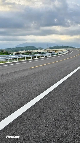 Gần 70km cao tốc Vân Phong-Nha Trang đã được liên danh nhà đầu tư thi công hoàn thành và đề nghị sớm đưa vào khai thác. (Ảnh: Việt Hùng/Vietnam+)