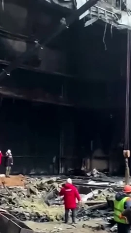 Hiện trường vụ tấn công tại nhà hát Crocus City Hall ở ngoại ô Moskva (Nga), ngày 26/3/2024. (Ảnh: AFP/TTXVN)
