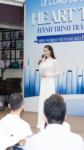 Sáng nay, Hoa hậu Ý Nhi công bố dự án nhân ái đến với cuộc thi Miss World lần thứ 72. (Ảnh: CTV/Vietnam+)