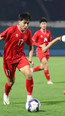 Đội tuyển U17 Việt Nam (áo đỏ) để đối thủ Kyrgyzstan cầm hòa với tỷ số 0-0. (Ảnh: Việt Anh/Vietnam+)