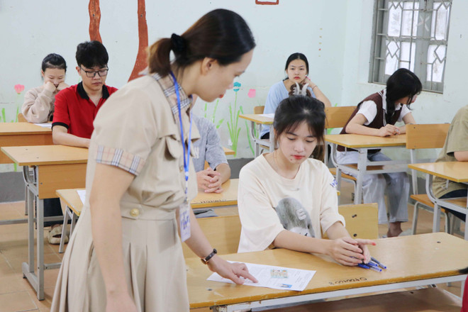 Bộ GD-ĐT đề xuất bỏ bằng tốt nghiệp THCS, hỗ trợ cơ sở vật chất cho trường tư vna-potal-ky-thi-tot-nghiep-thpt-2024-gan-4200-thi-sinh-tinh-lai-chau-buoc-vao-mon-thi-ngu-van-7451386.jpg