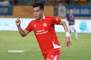 Tiền đạo Tiến Linh ghi bàn gỡ hòa 1-1 cho Câu lạc bộ Công an Thành phố Hồ Chí Minh ở trận gặp Hà Nội FC. (Ảnh: Việt Anh/Vietnam+)