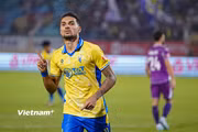 Đỗ Hoàng Hên lập cú đúp trong chiến thắng 4-2 của Hà Nội FC trước Becamex Thành phố Hồ Chí Minh. (Ảnh: Việt Anh/Vietnam+)