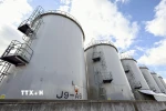 Các bể chứa nước thải tại nhà máy Điện hạt nhân Fukushima Daiichi ở tỉnh Fukushima, Nhật Bản. (Nguồn: Kyodo/TTXVN)