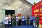 Khánh thành, bàn giao nhà cho người dân bị mất nhà do thiên tai ở xã Mường Luân. (Nguồn: TTXVN phát)