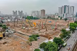 Tình trạng ô nhiễm khói bụi ở Hà Nội phát sinh từ hoạt động phá dỡ, thi công xây dựng diễn biến phức tạp. (Ảnh: Trung Nguyên/TTXVN)