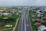 Đường cao tốc Bến Lức – Long Thành và lối dẫn lên xuống đã hoàn thành, sẵn sàng đưa vào khai thác chính thức từ ngày 29/4. (Ảnh: Hoàng Hiếu/TTXVN)