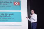 Ông Trần Tiến Duẩn, Tổng Biên tập Báo Điện tử VietnamPlus (TTXVN) trình bày tham luận “Dữ liệu số và báo chí đa ngôn ngữ trong quảng bá du lịch Việt Nam." (Ảnh: Thanh Thủy/TTXVN)