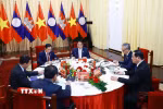 Thủ tướng ba nước Việt Nam-Lào-Campuchia họp triển khai Kết luận Cuộc gặp giữa ba Người đứng đầu ba Đảng. (Ảnh: Dương Giang/TTXVN)
