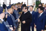 Thủ tướng Phạm Minh Chính chúc Tết cán bộ, nhân viên ngành đường sắt. Ảnh: Dương Giang-TTXVN