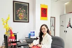 Thạc sỹ Nguyễn Thị Bích Hạnh, Phó Trưởng phòng In, Phát hành, Viện Thông tin Khoa học xã hội (Viện Hàn lâm Khoa học xã hội Việt Nam) luôn trăn trở làm sao để kết quả nghiên cứu của các nhà khoa học đến với bạn đọc theo cách thuận tiện hơn. (Ảnh: Diệu Thúy/TTXVN)