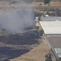 Vụ cháy Bullsbrook đang lan rộng gần một trang trại dâu tây trên đường Davidson. (Ảnh: ABC News )