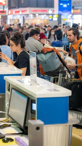 Cảng Hàng không quốc tế Nội Bài chủ động các kịch bản phục vụ sản lượng vận chuyển tăng cao dịp Tết Nguyên đán Bính Ngọ 2026. (Ảnh: PV/Vietnam+)