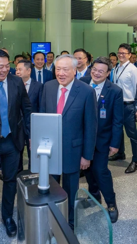 Phó Thủ tướng Thường trực Chính phủ Nguyễn Hòa Bình tham dự lễ khánh thành dự án mở rộng Nhà ga quốc tế T2 Nội Bài. (Ảnh Phan Công)