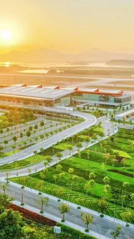 Cảng hàng không Quốc tế Vân Đồn góp phần thúc đẩy giao thương, du lịch kết nối tỉnh Quảng Ninh với các tỉnh thành và các nước trên thế giới. (Ảnh: PV/Vietnam+)