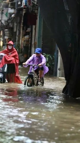 Ngập úng đô thị. (Nguồn ảnh: Vietnam+)