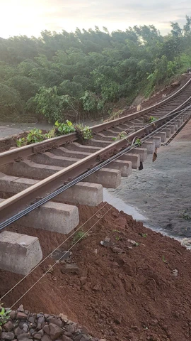 Ngành Đường sắt chịu nhiều thiệt hại nặng nề về hạ tầng do ảnh hưởng của các cơn bão trong năm 2025. (Ảnh: VNR cung cấp)