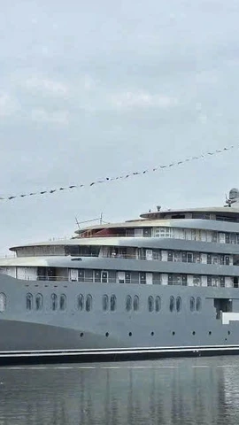 Siêu du thuyền hạng sang EMERALD KAIA đã được được Công ty Trách nhiệm hữu hạn Một thành viên Đóng tàu Hạ Long hạ thủy an toàn. (Ảnh: SBIC)