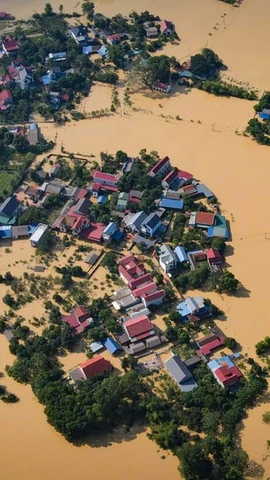 Thiên tai từ đầu năm 2025 đến nay khiến 305 người chết và mất tích, tổng thiệt hại ước tính 68.600 tỷ đồng. (Ảnh: Hoài Nam/Vietnam+)